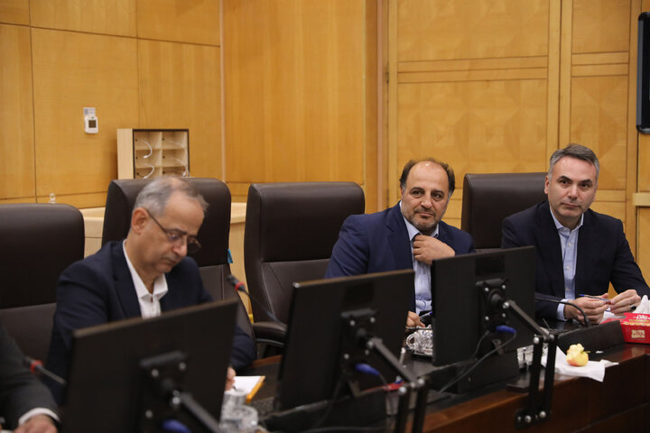 نشست 11 شهریور فراکسیون کارآفرینی،رفع موانع تولید و اشتغال باحضور مدیران عامل پالایشگاهها