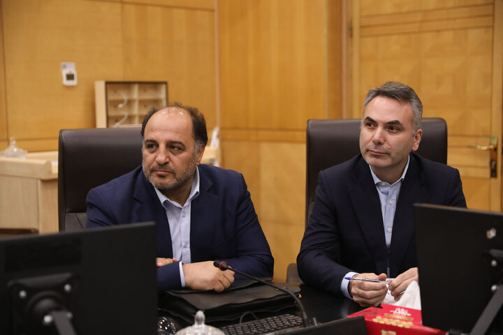 نشست 11 شهریور فراکسیون کارآفرینی،رفع موانع تولید و اشتغال باحضور مدیران عامل پالایشگاهها