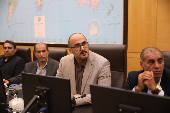 نشست 11 شهریور فراکسیون کارآفرینی،رفع موانع تولید و اشتغال باحضور مدیران عامل پالایشگاهها