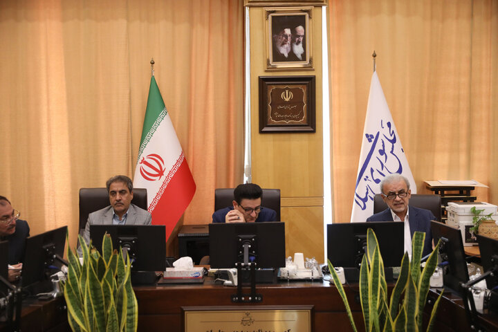 نشست 11 شهریور فراکسیون کارآفرینی،رفع موانع تولید و اشتغال باحضور مدیران عامل پالایشگاهها