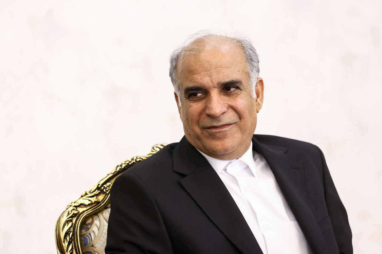 دولت و مجلس بنیه دفاعی کشور را مورد توجه قرار دهد/ وزیر ارتباطات نسبت به عملکرد خود تجدید نظر کند