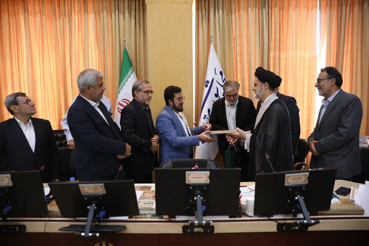 تجلیل کمیسیون امنیت ملی مجلس از سفیر یمن در ایران