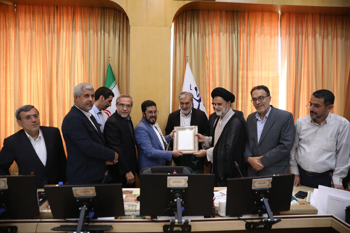 تجلیل کمیسیون امنیت ملی مجلس از سفیر یمن در ایران