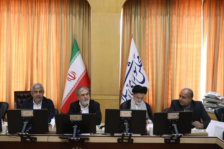 تجلیل کمیسیون امنیت ملی مجلس از سفیر یمن در ایران