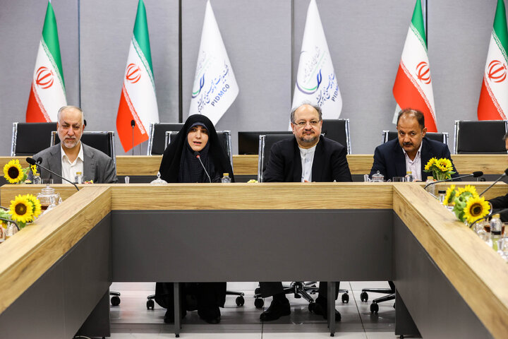 نشست هم‌اندیشی اعضای فراکسیون نظارت بر صنعت نفت، گاز و پتروشیمی مجلس شورای اسلامی و مدیرعامل صنایع پتروشیمی خلیج فارس