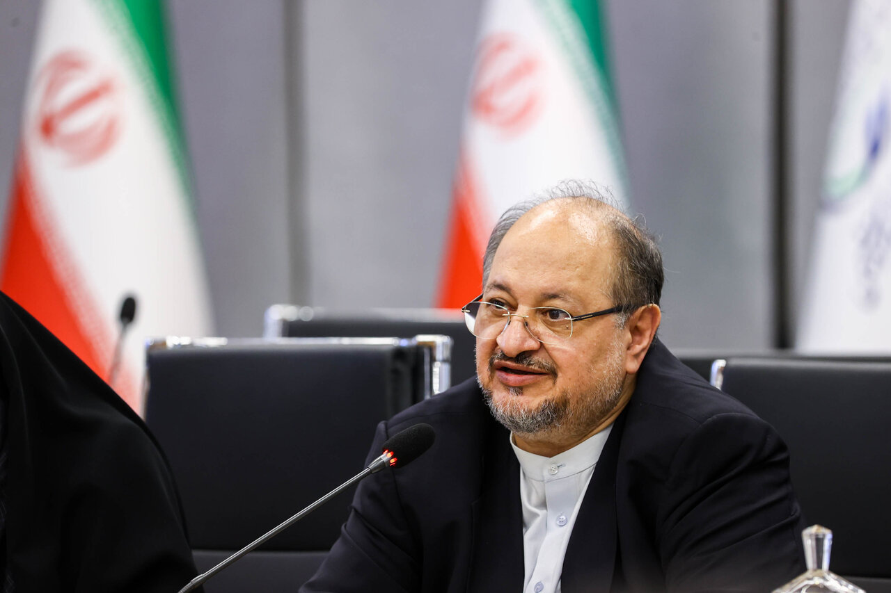 قیصری: تأمین خوراک، ایجاد نهاد تنظیمگر و تصویب اساسنامه پتروشیمی از دغدغههای مجلس است/ شریعتمداری: آغاز همکاری با برخی کشورها برای تکمیل پروژههای پتروشیمی از طریق کنسرسیومها