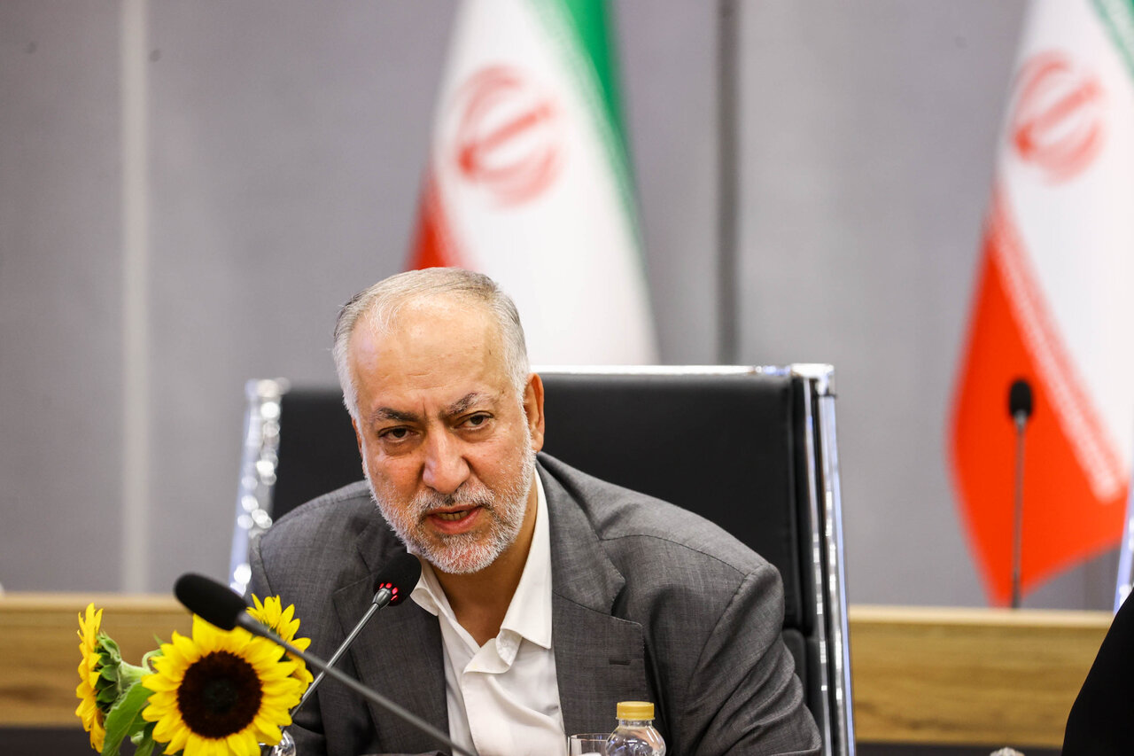 قیصری: تأمین خوراک، ایجاد نهاد تنظیمگر و تصویب اساسنامه پتروشیمی از دغدغههای مجلس است/ شریعتمداری: آغاز همکاری با برخی کشورها برای تکمیل پروژههای پتروشیمی از طریق کنسرسیومها