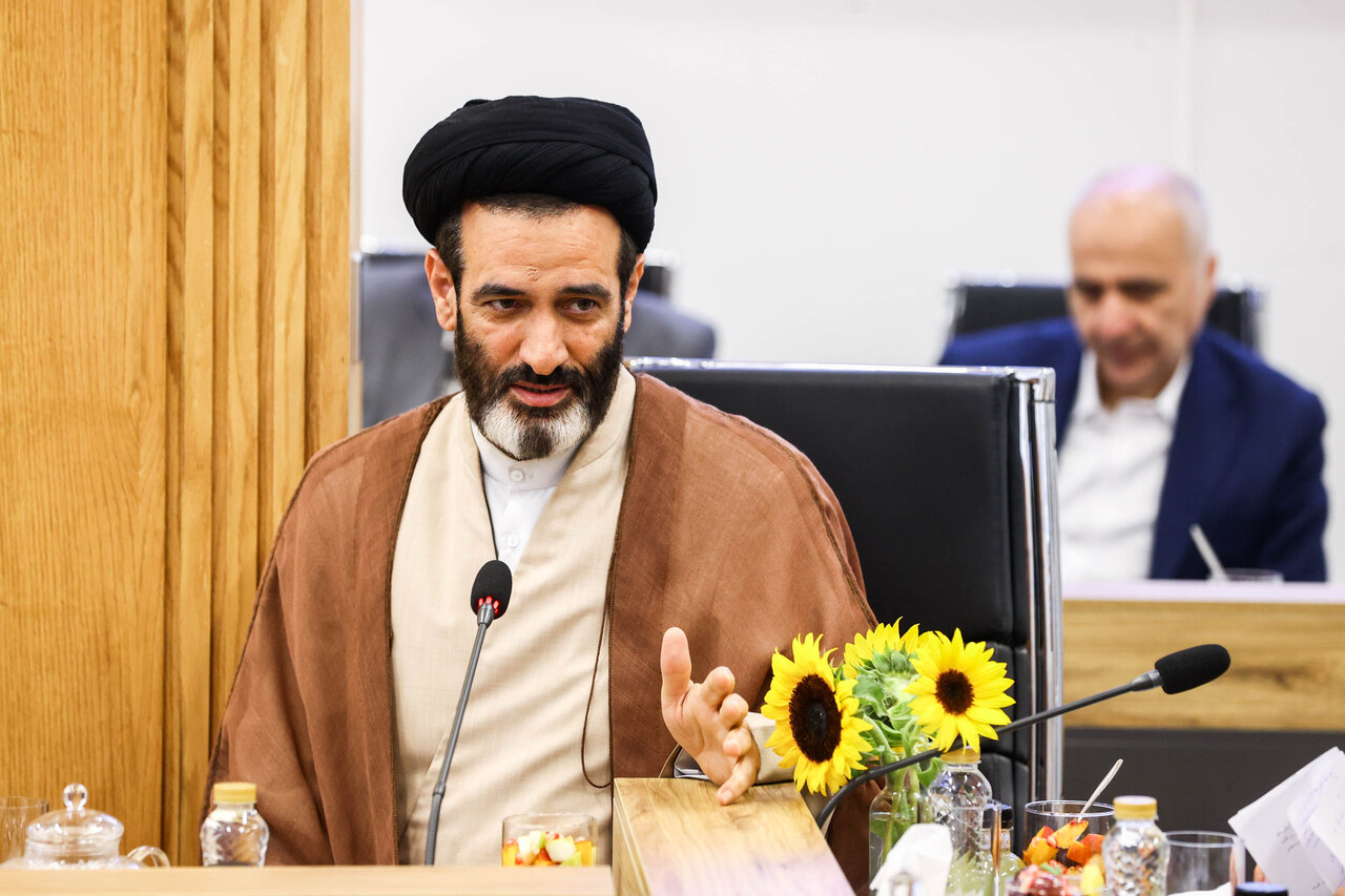 قیصری: تأمین خوراک، ایجاد نهاد تنظیمگر و تصویب اساسنامه پتروشیمی از دغدغههای مجلس است/ شریعتمداری: آغاز همکاری با برخی کشورها برای تکمیل پروژههای پتروشیمی از طریق کنسرسیومها