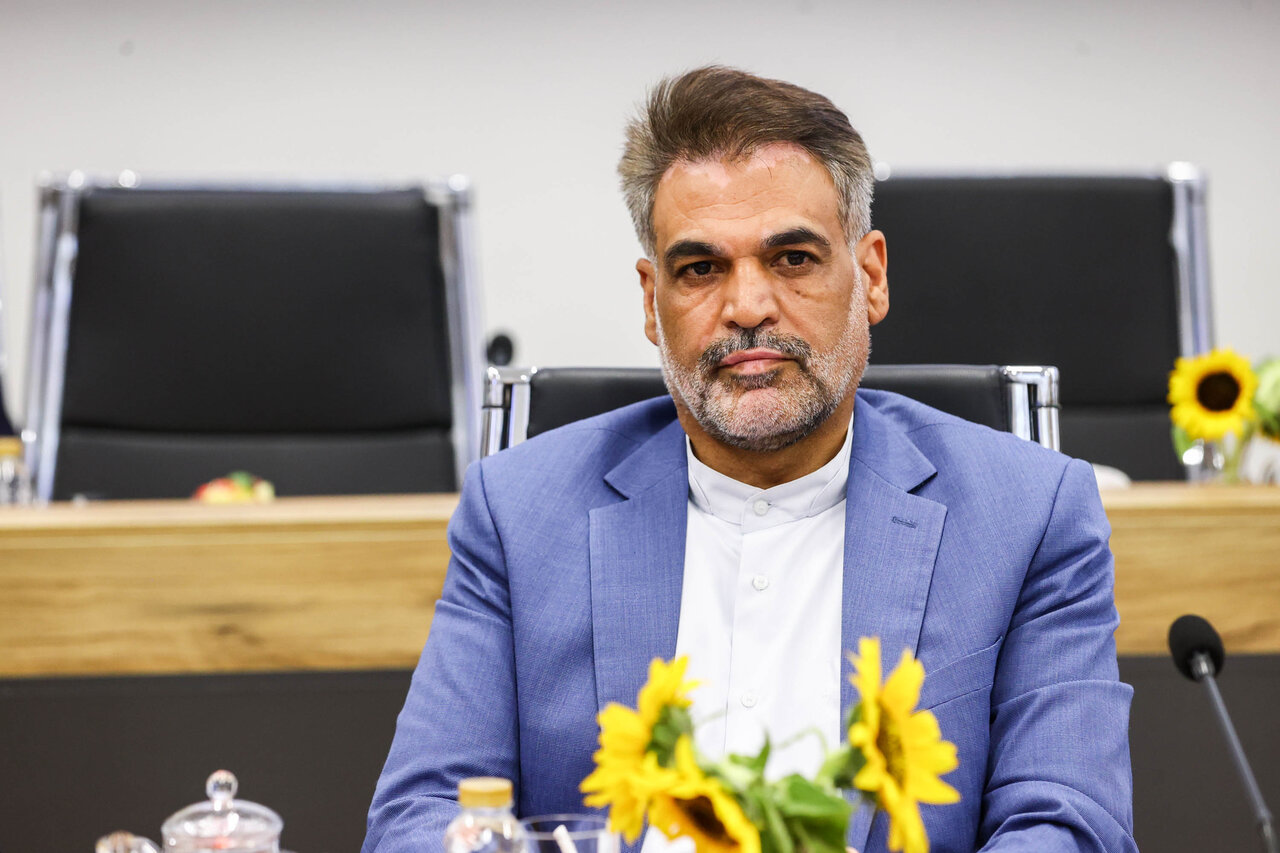 قیصری: تأمین خوراک، ایجاد نهاد تنظیمگر و تصویب اساسنامه پتروشیمی از دغدغههای مجلس است/ شریعتمداری: آغاز همکاری با برخی کشورها برای تکمیل پروژههای پتروشیمی از طریق کنسرسیومها