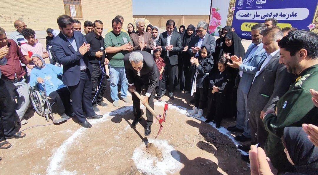 پیگیری مقتدایی در خصوص مشکلات شهرستان کوهپایه/کلنگ زنی و بهره برداری چندین طرح در ابن شهرستان