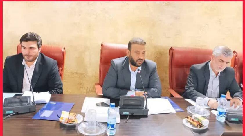 درخواست نماینده آبادان از معاون اول رئیسجمهوری برای حمایت از کسبههای محلی/ آغاز آسفالت ۱۷ مدرسه و احداث ۸ زمین چمن مصنوعی در آبادان