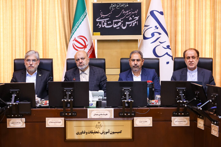 نشست کمیسیون آموزش و تحقیقات مجلس با حضور وزیر علوم