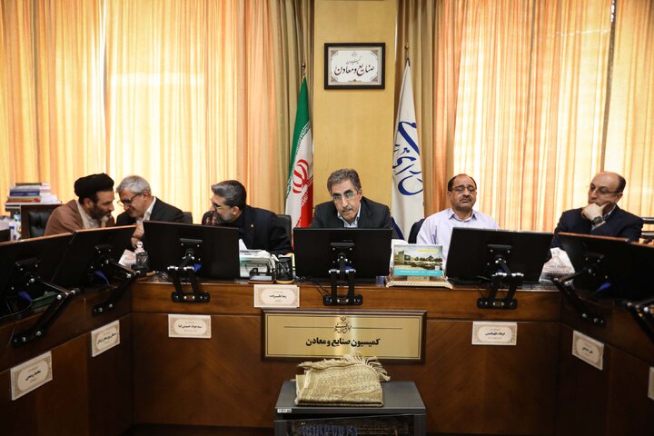 نشست 16 شهریور کمیسیون صنایع