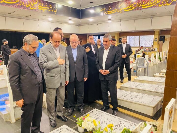 حضور هیأت پارلمانی جمهوری اسلامی ایران در روضة الشهیدین - بیروت، جهت زیارت شهدای مقاومت لبنان
