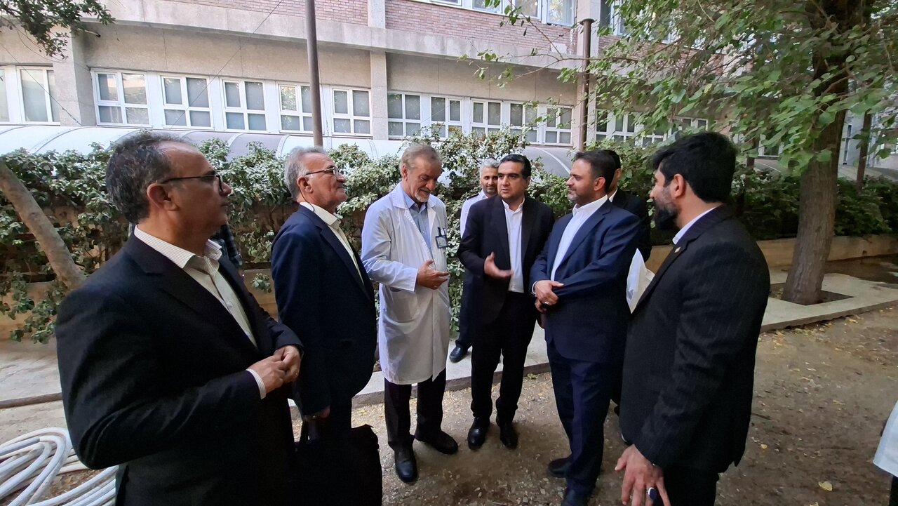 بازدید اعضای کمیسیون بهداشت مجلس از بیمارستان لقمان تهران و بررسی حادثه آتشسوزی