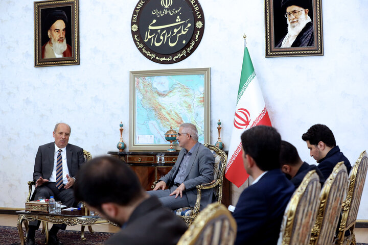 دیدار سفیر مجارستان با عبد الجلال ایری