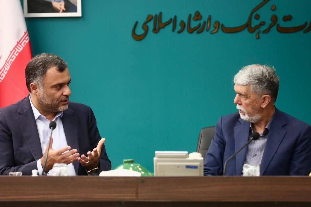 دیدار رحمت زاده با وزیر ارشاد به همراه جمعی از هنرمندان صومعه سرا/ تاکید بر تسریع در تکمیل پروژه های فرهنگی حوزه انتخابیه محور جلسه