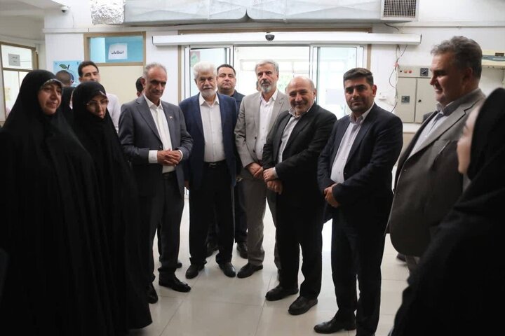 بازدید اعضای کمیسیون بهداشت مجلس از  بیمارستان‌ها و مراکز درمانی آذربایجان غربی