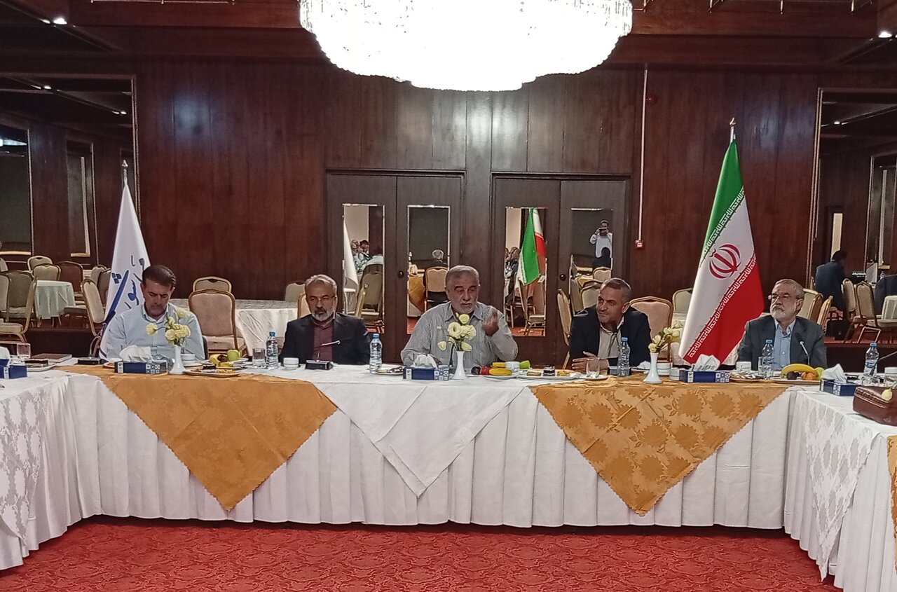 طرح جامع مدیریت شهری و روستایی در حال بررسی است/ نمایندگان بر تفویض اختیارات دستگاه های خدماتی به نهادهای مردمی و کوچک سازی دولت تاکید دارند