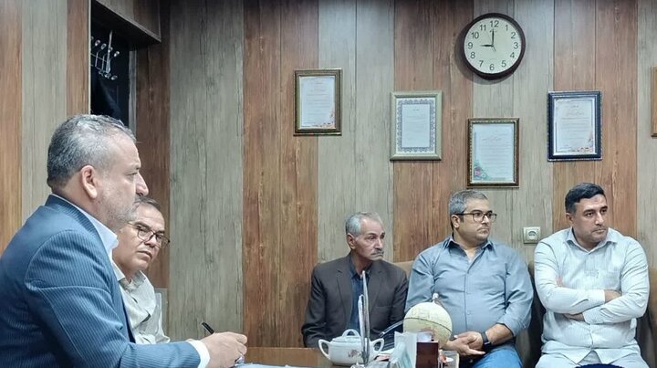 دیدار نماینده سبزوار با اعضای انجمن کامیون‌داران/ بررسی موضوع کمبود سوخت، تاخیر در پرداخت کرایه‌ها و بلاتکلیفی اسناد زمین‌های شهرک صنعتی خاوران