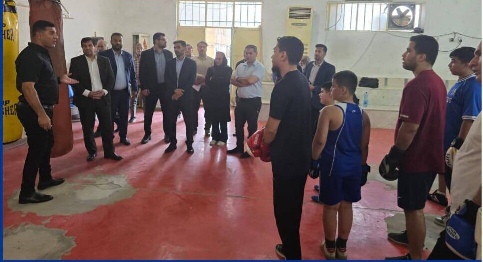 آغاز عملیات آب‌رسانی به روستاهای تنگه با پیگیری نماینده آبادان