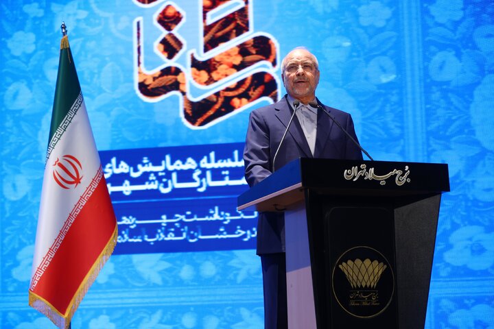 ملت ایران با تصمیم آگاهانه همواره استعمار را به عقب رانده است