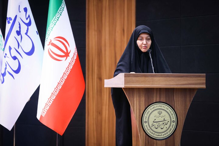 استعدادهای درخشان تاریخ جهان را در مسیر انسانی تغییر می‌دهند