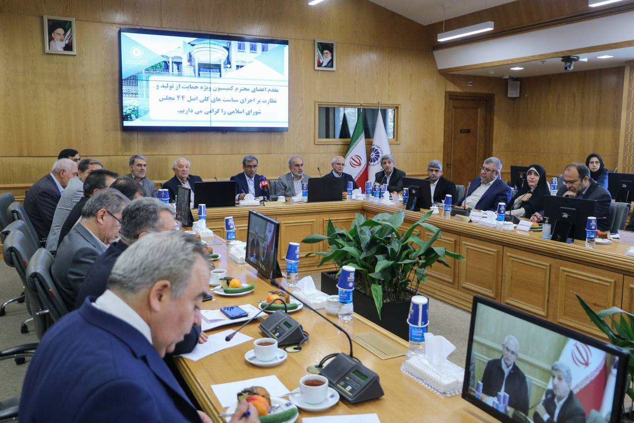 تأکید نمایندگان و مسئولان بر رفع موانع تولید و حمایت از صنعتگران خراسان رضوی