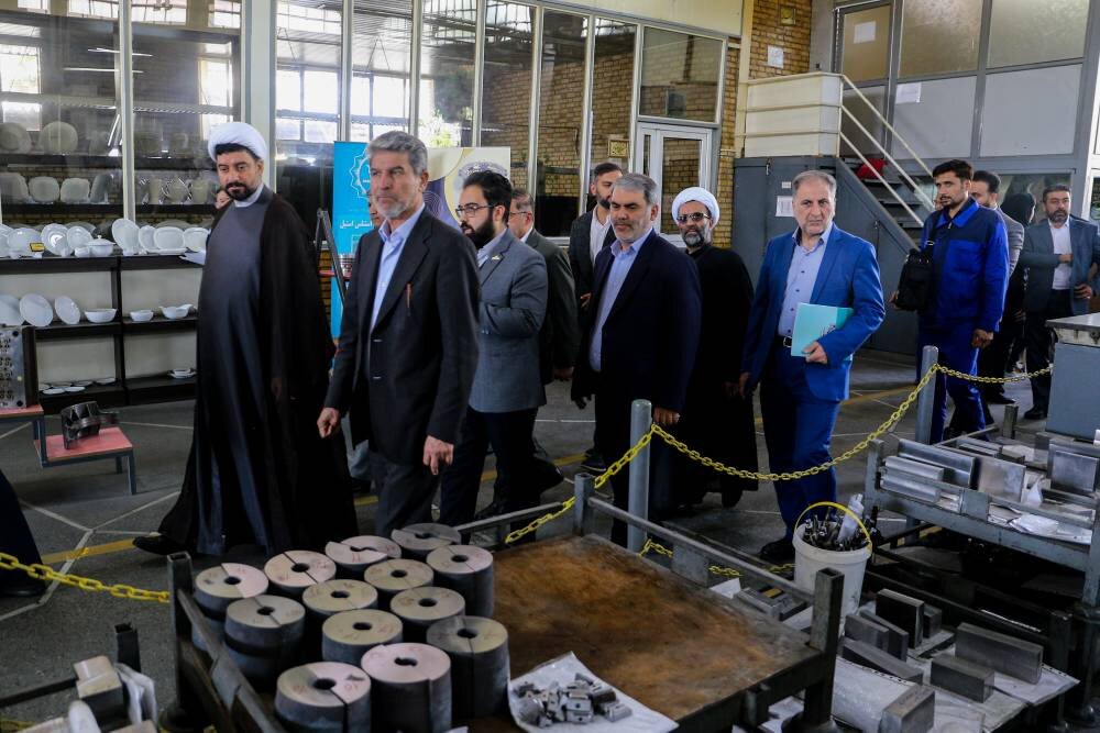 اعضای کمیسیون آیین نامه داخلی مجلس از پارک علم و فنآوری خراسان رضوی بازدید کردند