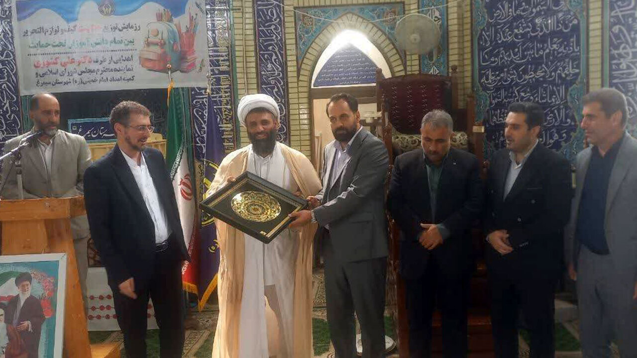 حضور کشوری در رزمایش توزیع ۲۶۰ بسته لوازمالتحریر در شهرستان سیمرغ/ ارائه پیشنهاداتی در بودجه 1405 برای تقویت حمایت از مددجویان کمیته امداد و بهزیستی