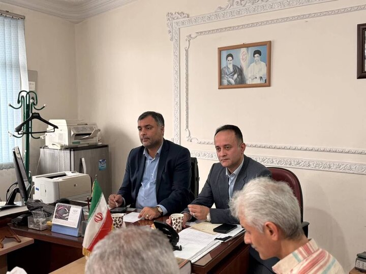 با حضور رحمت زاده؛ نشست بررسی مشکلات تعاونیهای صومعهسرا برگزار شد/ بازدید از مدارس صومعه سرا جهت حل مشکلات آنها