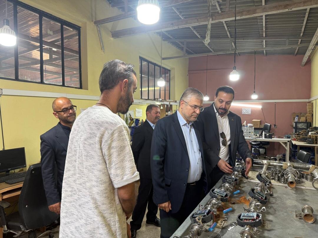 بازدید رئیس فراکسیون کشاورزی پویا از شرکت دانش‌بنیان سازنده کنترهای هوشمند سیالات