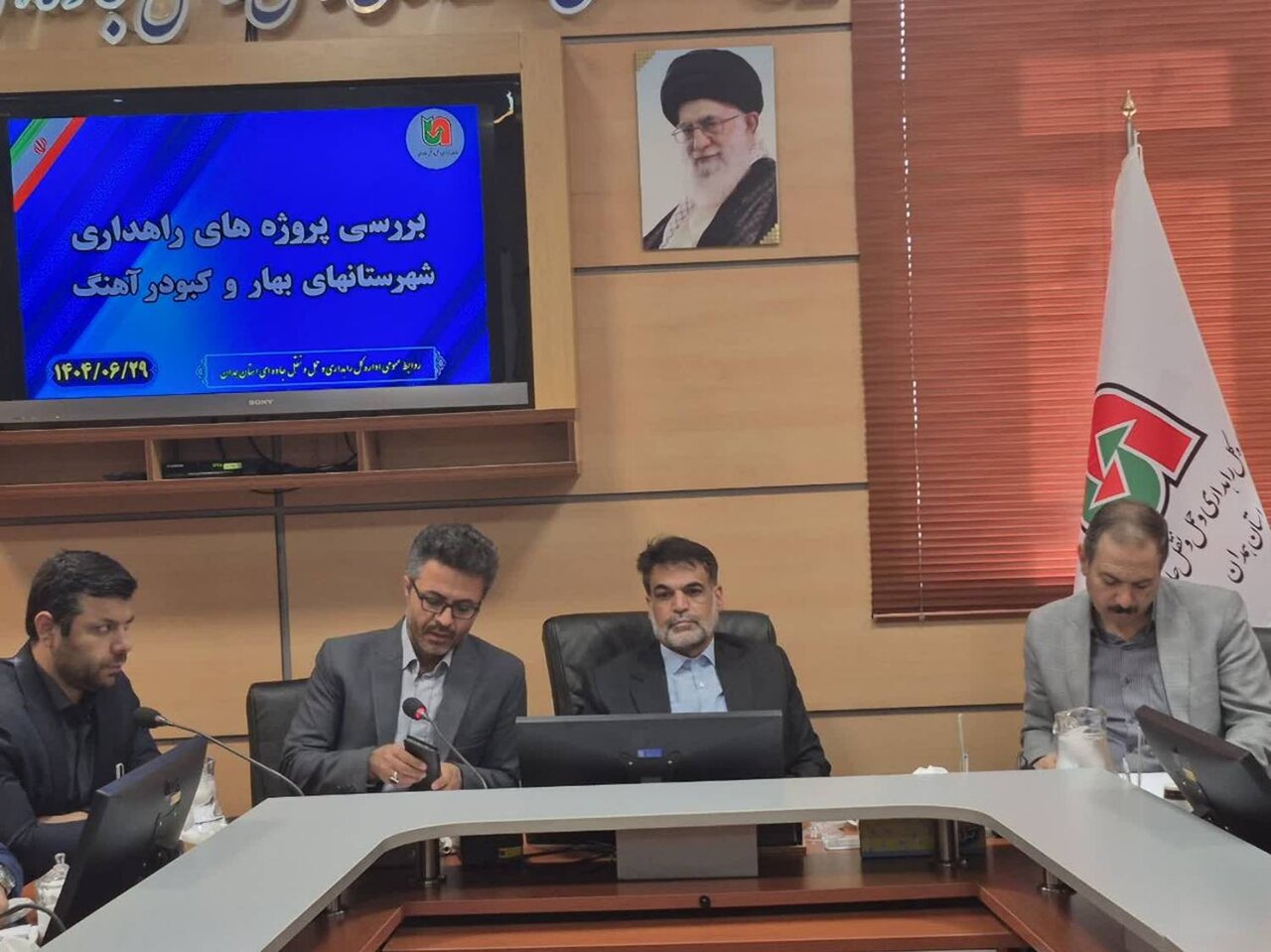 حضور توسلی در نشست های بررسی پروژههای راهداری بهار و کبودرآهنگ/ تاکید بر تسریع در تکمیل پروژه ها