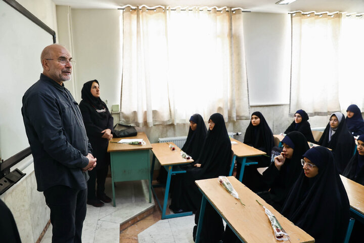 حضور دکتر قالیباف در مدرسه دخترانه فاطمیون تهران به مناسبت آغاز سال تحصیلی جدید