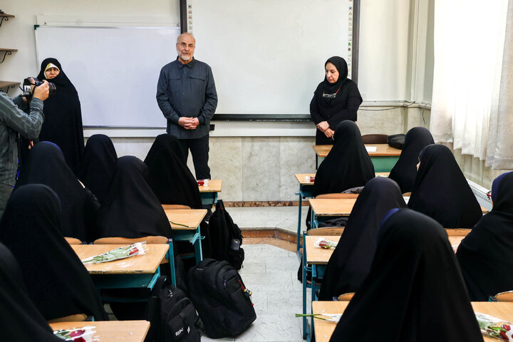 حضور دکتر قالیباف در مدرسه دخترانه فاطمیون تهران به مناسبت آغاز سال تحصیلی جدید