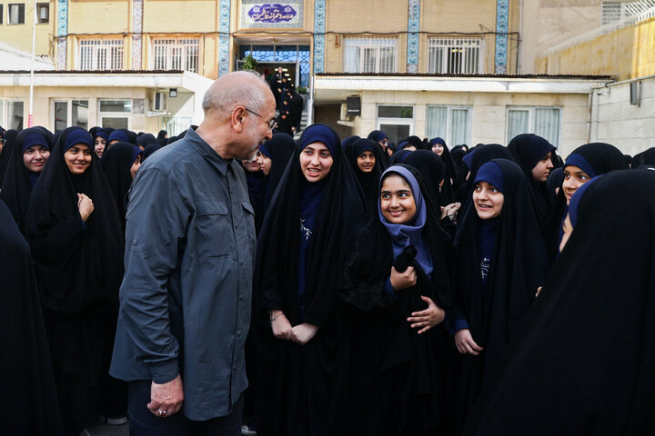 حضور دکتر قالیباف در مدرسه دخترانه فاطمیون تهران به مناسبت آغاز سال تحصیلی جدید