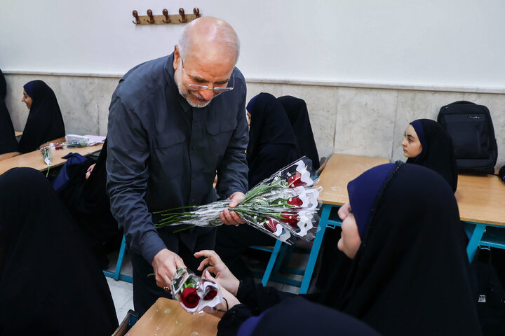 حضور دکتر قالیباف در مدرسه دخترانه فاطمیون تهران به مناسبت آغاز سال تحصیلی جدید