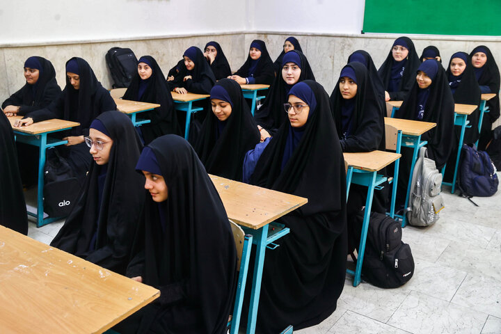 حضور دکتر قالیباف در مدرسه دخترانه فاطمیون تهران به مناسبت آغاز سال تحصیلی جدید