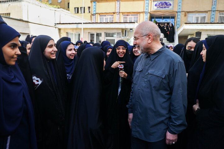 حضور دکتر قالیباف در مدرسه دخترانه فاطمیون تهران به مناسبت آغاز سال تحصیلی جدید