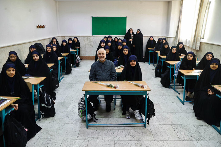 حضور دکتر قالیباف در مدرسه دخترانه فاطمیون تهران به مناسبت آغاز سال تحصیلی جدید