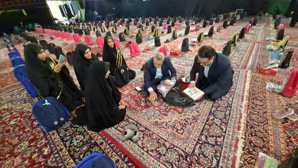 بازدید مقتدایی از روند توزیع لوازم التحریر میان دانش آموزان نیازمند اصفهان