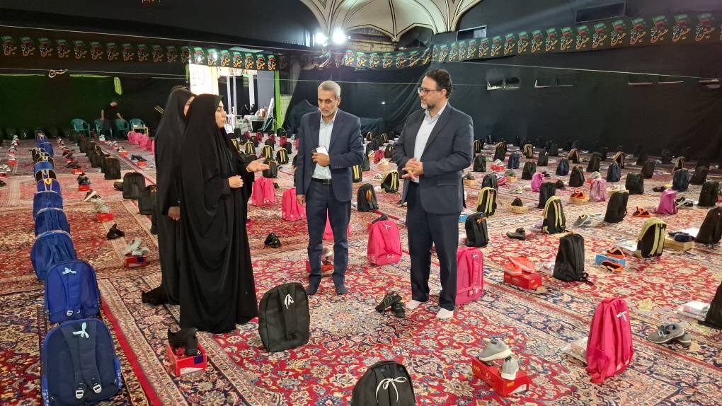 بازدید مقتدایی از روند توزیع لوازم التحریر میان دانش آموزان نیازمند اصفهان
