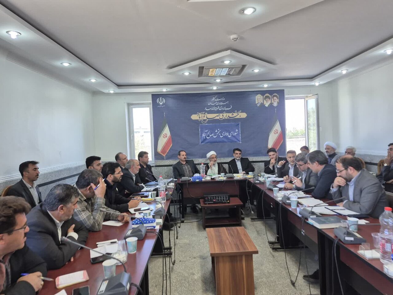 نشست شورای اداری بخش صالح آباد با حضور توسلی نماینده بهار و کبودرآهنگ/ بررسی طرحهای عمرانی و توسعه روستایی در شورای اداری بخش صالحآباد