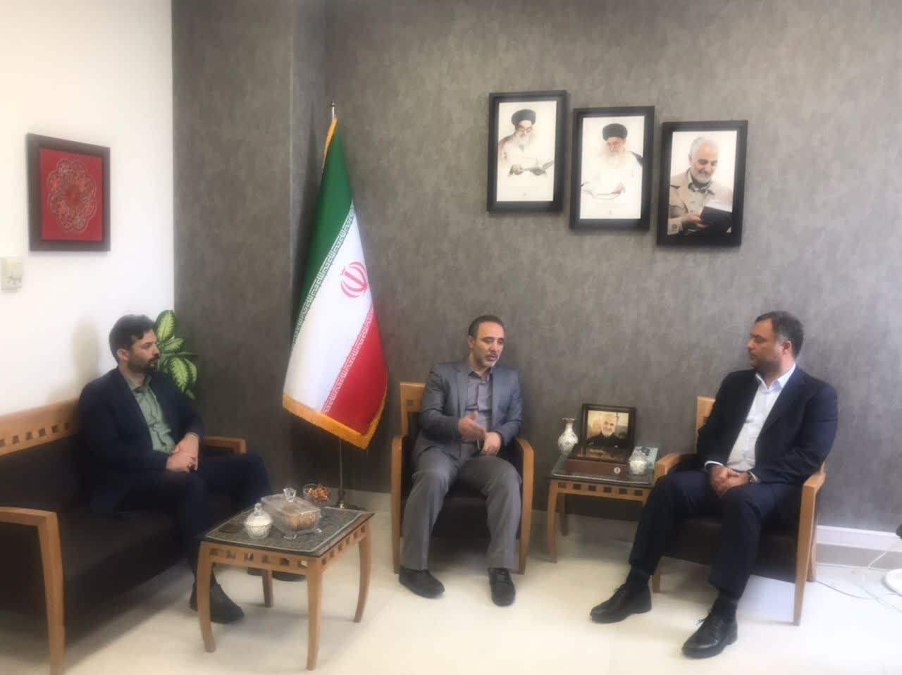 نشست رحمت زاده نماینده صومعه سرا با مدیرکل نهادکتابخانه های عمومی/ محور جلسه حل مشکلات کتابخانه باقرالعلوم صومعه‌سرا و سایر کتابخانه‌های عمومی شهرستان