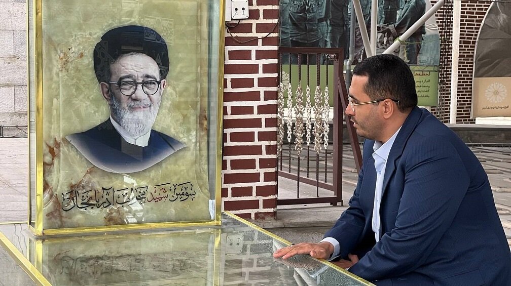 حضور متفاوت «متفکر آزاد» در مدرسه‌ای با یک کلاس وهفت دانش‌آموز