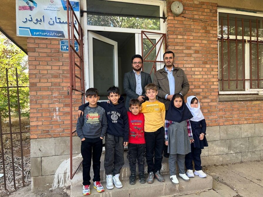 حضور متفاوت «متفکر آزاد» در مدرسه‌ای با یک کلاس وهفت دانش‌آموز