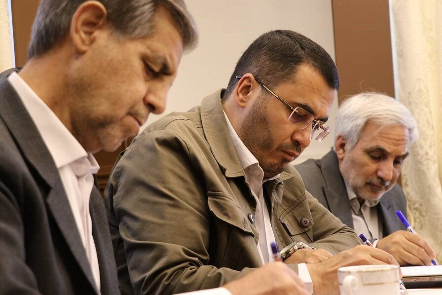 حضور متفاوت «متفکر آزاد» در مدرسه‌ای با یک کلاس وهفت دانش‌آموز