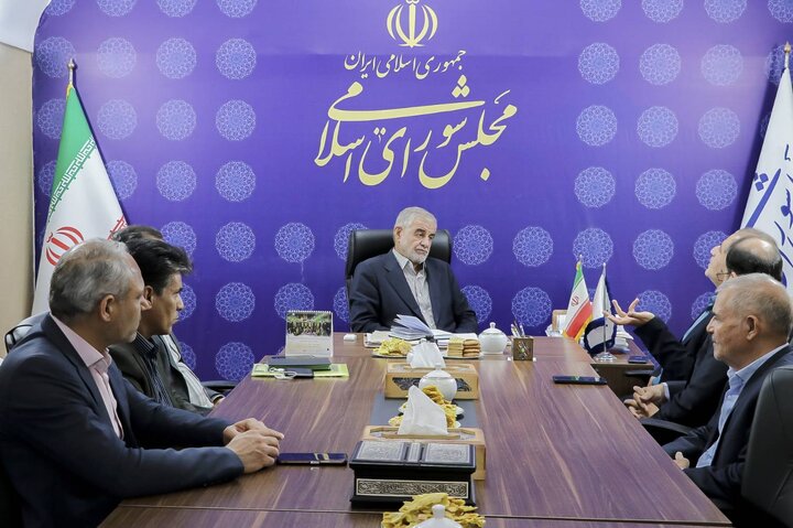 نشست جوکار با معاون فرهنگی و اجتماعی وزیر تعاون، کار و رفاه اجتماعی/
مطالبات اساسی جامعه کارگری و صنعتی استان یزد پیگیری شد