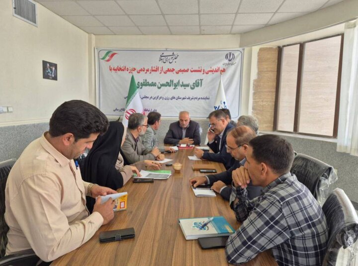 لایروبی قنوات و بهبود شبکه آب و برق در دستور کار نماینده رزن و درگزین/ پیگیری احداث زمین چمن و ارتقای امکانات ورزشی روستاهای درگزین و رزن  