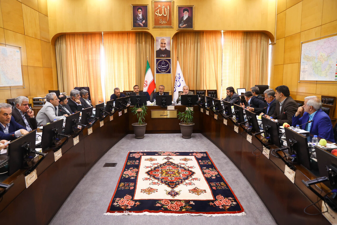مجلس در کنار رانندگان و لجستیک کشور؛ کاهش هزینه بیمه تصویب شد